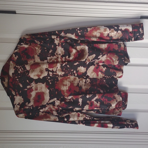 Pristine Jones New York stretch multicolored button down size 4! - Picture 7 of 7